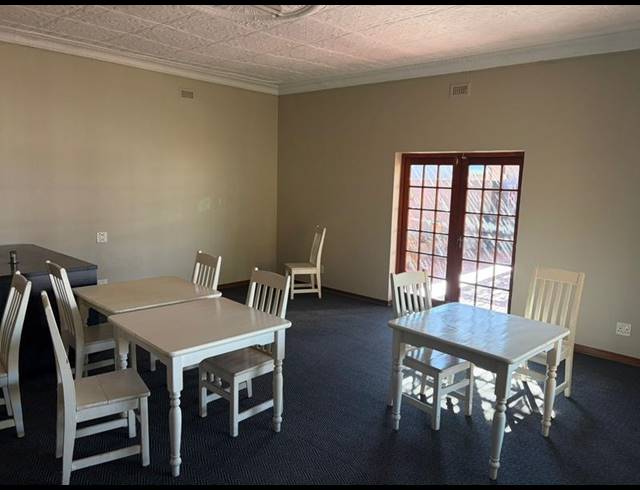 BUSINESS FOR SALE IN SELECTION PARK